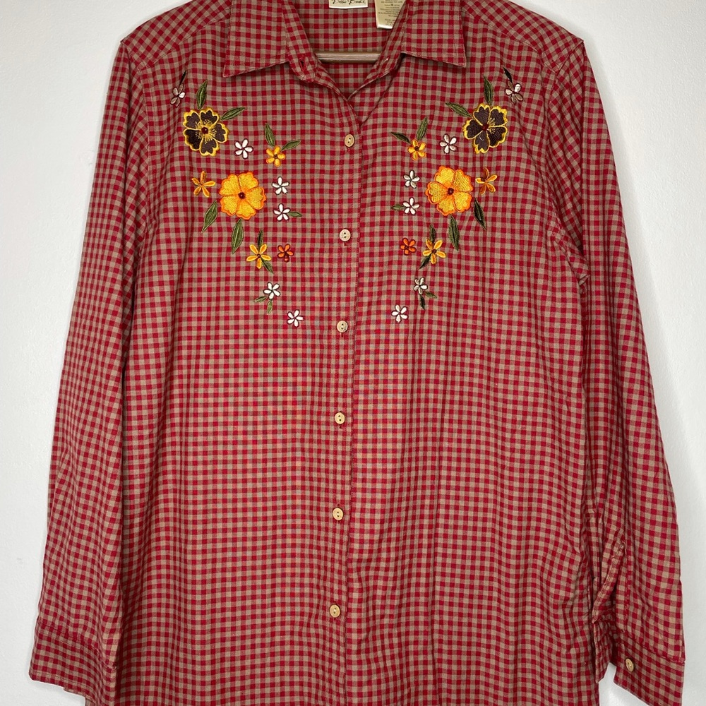 Bobbie Brooks Button down Shirt Appliqués Details